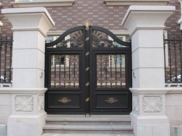 鋁藝護(hù)欄安裝中有哪些需要注意的事項？用途有哪些？